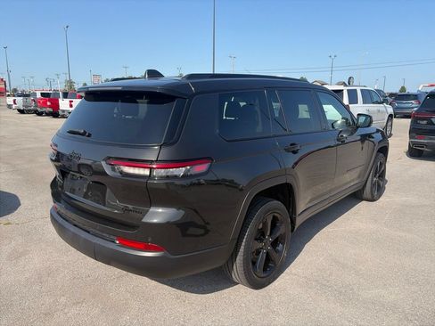 Used 2023 Jeep Grand Cherokee L Limited w/ Black Appearance Package AWD/4WD image 6