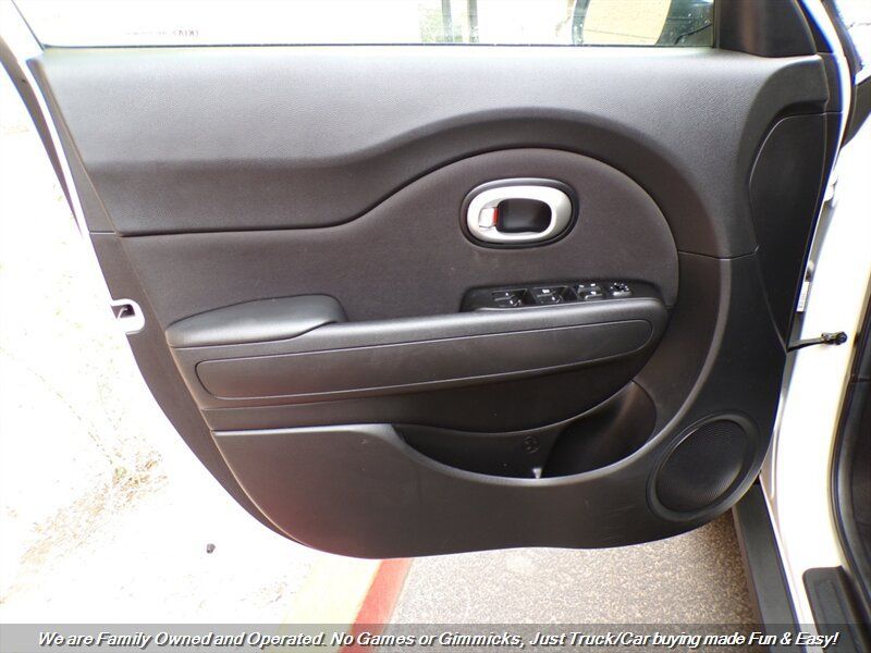 Used 2016 Kia Soul FWD image 11