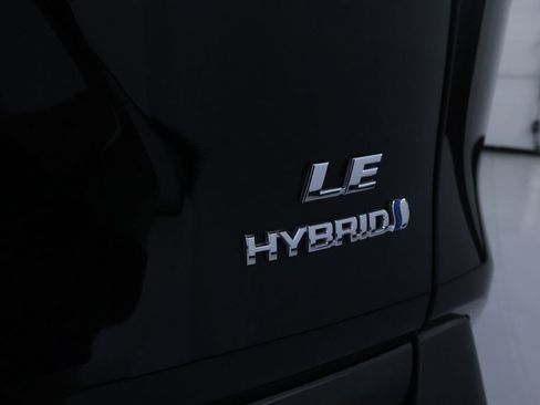 Used 2022 Toyota RAV4 LE AWD/4WD image 11