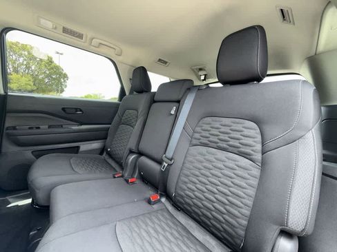 Used 2025 Nissan Pathfinder SV image 22