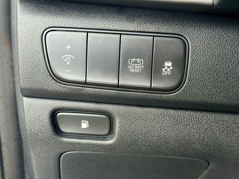Used 2018 Kia Niro FE FWD image 25