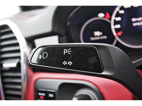 Used 2021 Porsche Cayenne AWD/4WD image 17