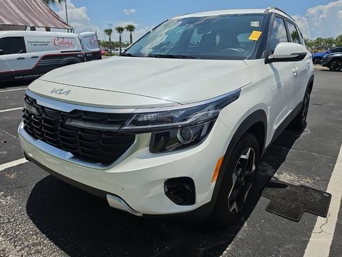 Used 2025 Kia Seltos EX w/ EX Sunroof Package AWD/4WD image 6
