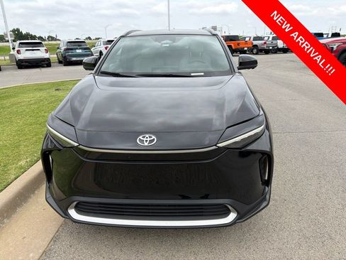 Used 2023 Toyota bZ4X FWD image 2
