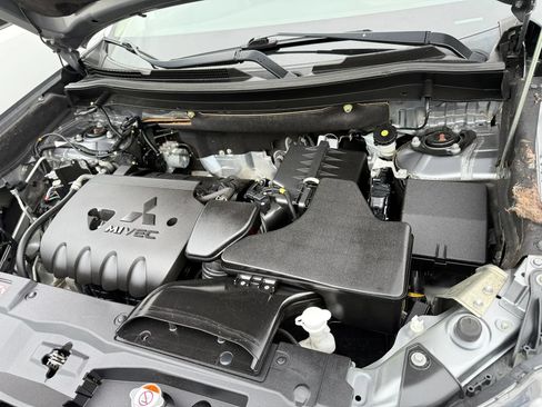 Used 2020 Mitsubishi Outlander ES AWD/4WD image 39