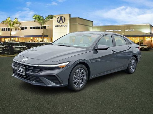 Used 2024 Hyundai Elantra SEL FWD image 3