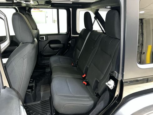 Used 2022 Jeep Wrangler Unlimited Sport AWD/4WD image 14