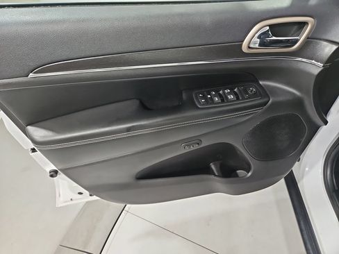 Used 2016 Jeep Grand Cherokee Limited AWD/4WD image 11