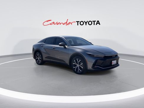 Used 2023 Toyota Crown XLE image 2