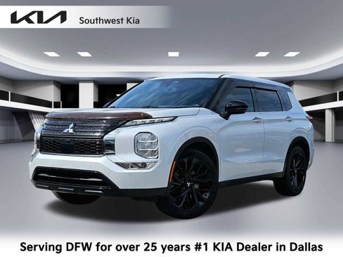 Used 2022 Mitsubishi Outlander SE image 1