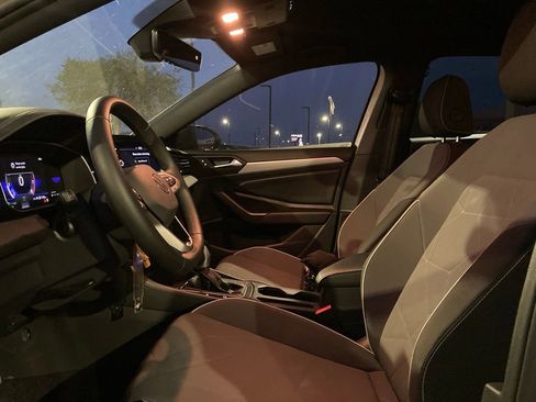 Used 2025 Volkswagen Jetta Sport image 9