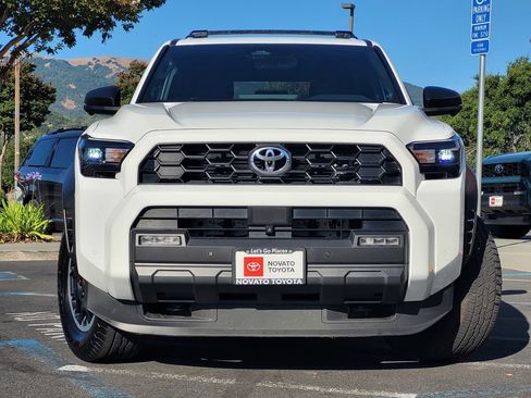 Used 2025 Toyota 4Runner TRD Off-Road Premium AWD/4WD image 2