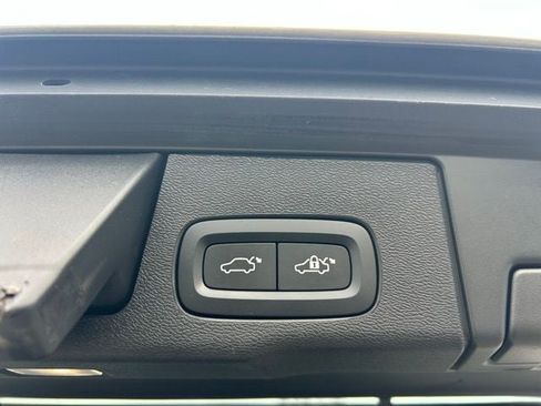 Used 2023 Volvo XC60 B5 Plus AWD/4WD image 11