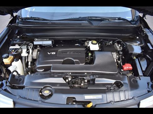 Used 2018 Nissan Pathfinder SV image 42