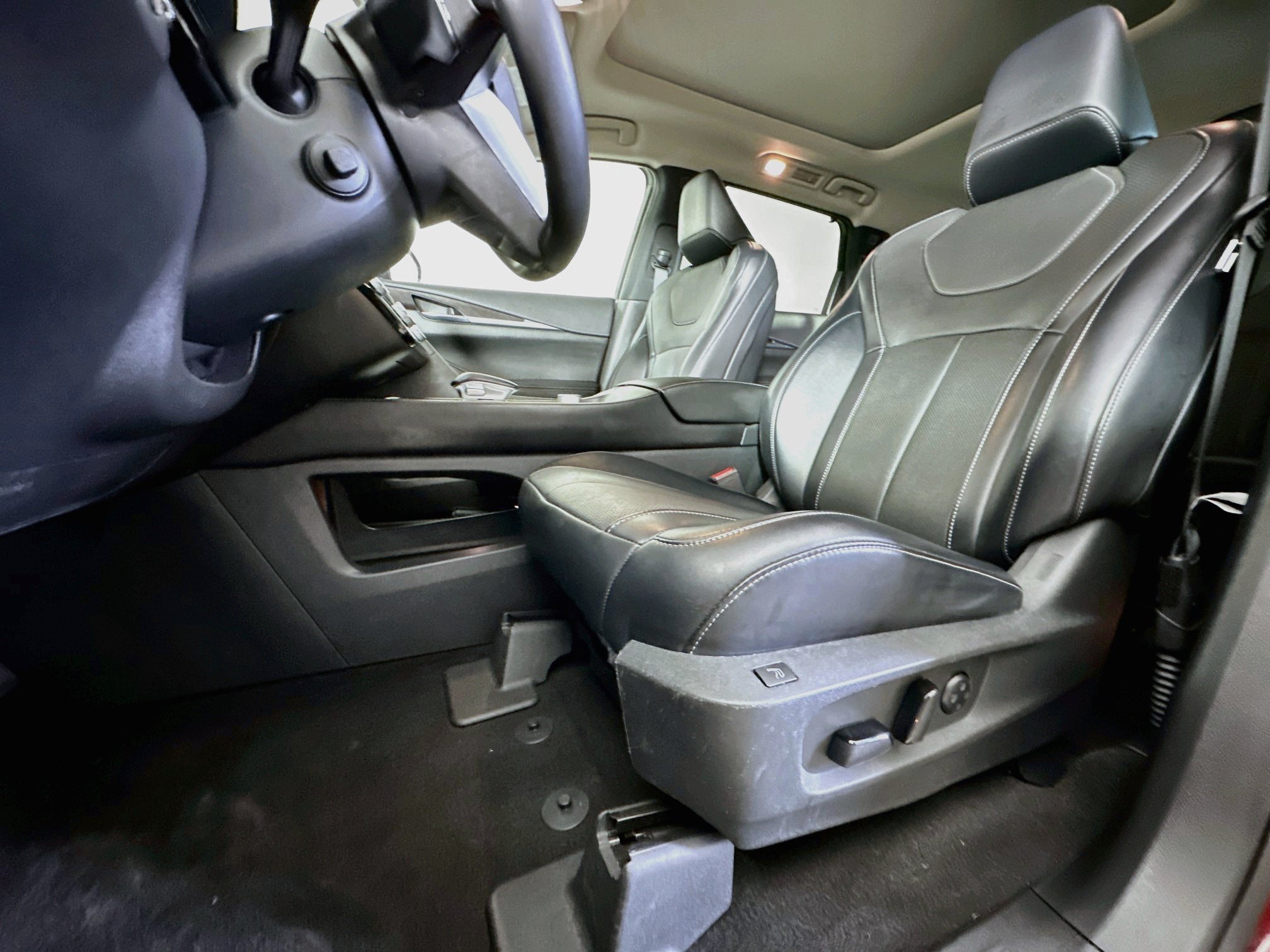 Used 2023 INFINITI QX60 Sensory w/ Vision Package AWD/4WD image 13