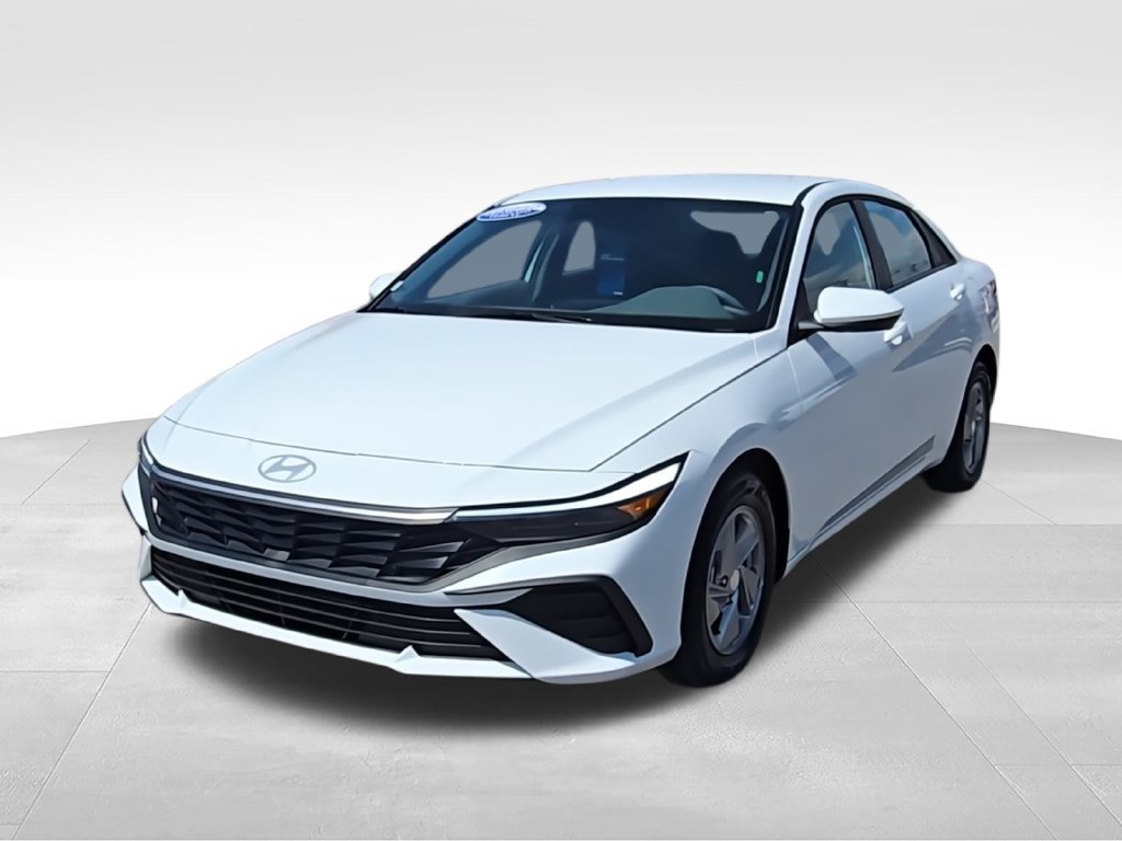 Used 2025 Hyundai Elantra SE FWD image 5