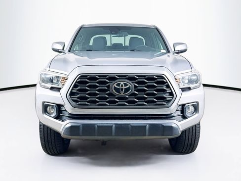 Used 2020 Toyota Tacoma TRD Off-Road image 2