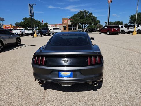 Used 2017 Ford Mustang Coupe RWD image 7