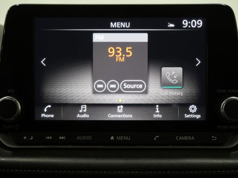 Used 2025 Nissan Rogue SV image 17