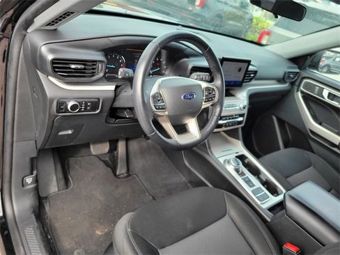 Used 2023 Ford Explorer XLT image 17
