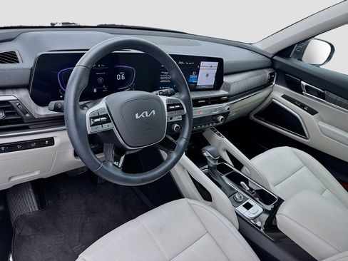 Used 2025 Kia Telluride EX w/ EX Captain's Chair Package FWD image 7