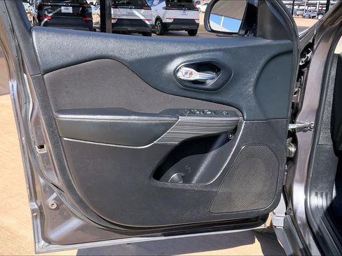 Used 2015 Jeep Cherokee Latitude FWD image 21