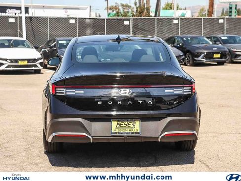 Certified 2025 Hyundai Sonata SE FWD image 3
