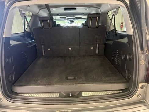 Used 2018 Chevrolet Suburban LT AWD/4WD image 32