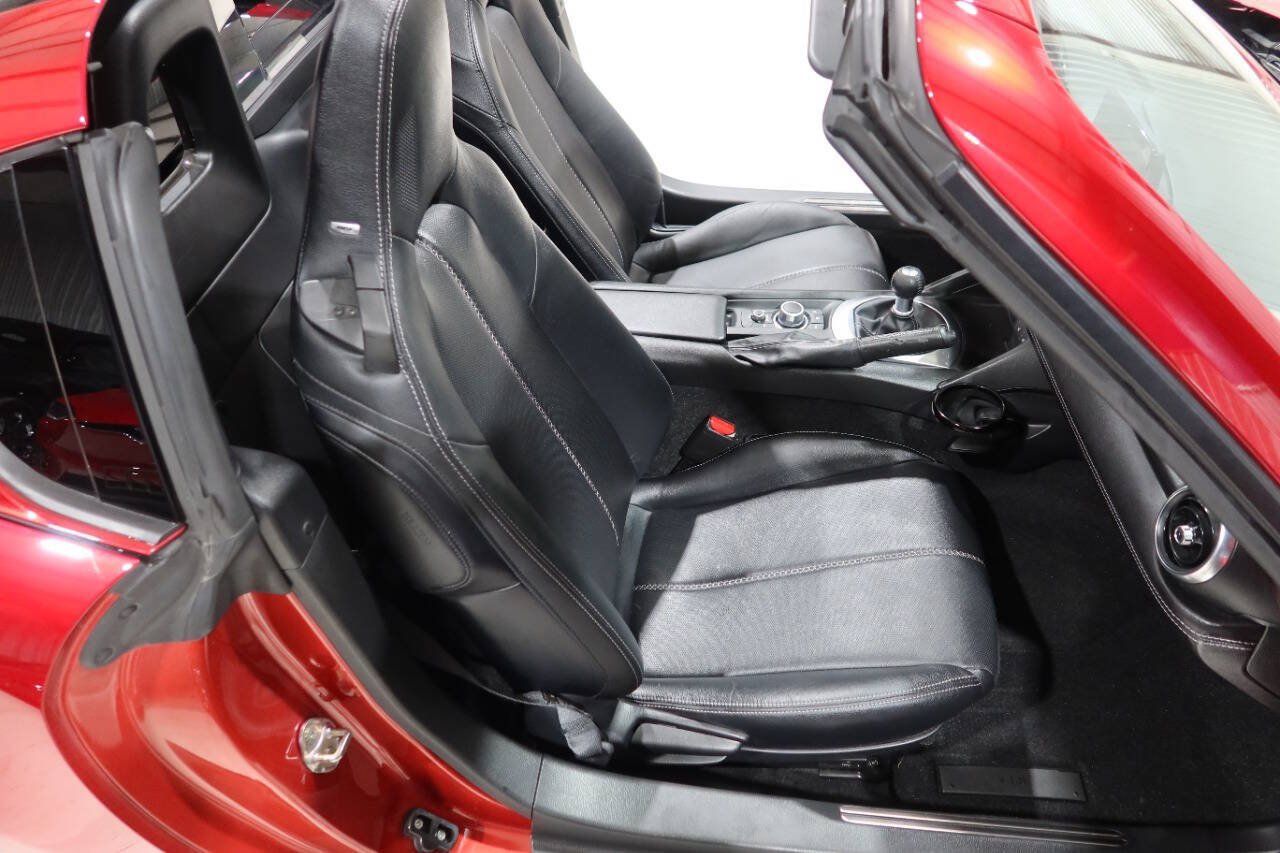 Used 2022 MAZDA MX-5 Miata RF Grand Touring RWD image 13
