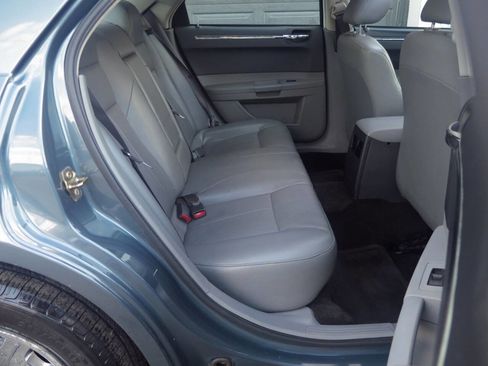 Used 2005 Chrysler 300 Touring image 16