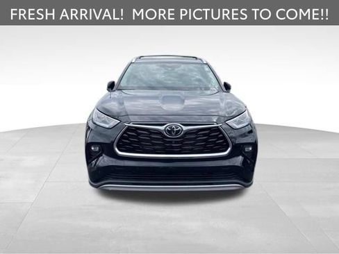 Certified 2026 Toyota Highlander Platinum AWD/4WD image 2
