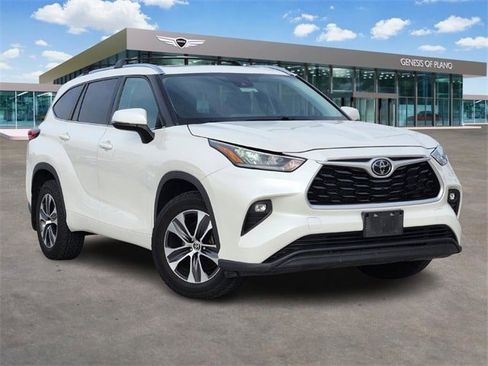 Used 2020 Toyota Highlander XLE image 1