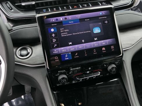 Used 2023 Jeep Grand Cherokee 4WD 4xe image 17