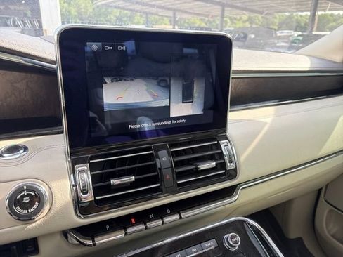 Used 2019 Lincoln Navigator Reserve AWD/4WD image 11