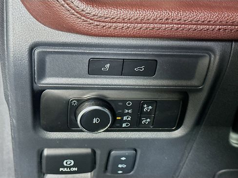 Used 2024 Ford Expedition Limited image 17