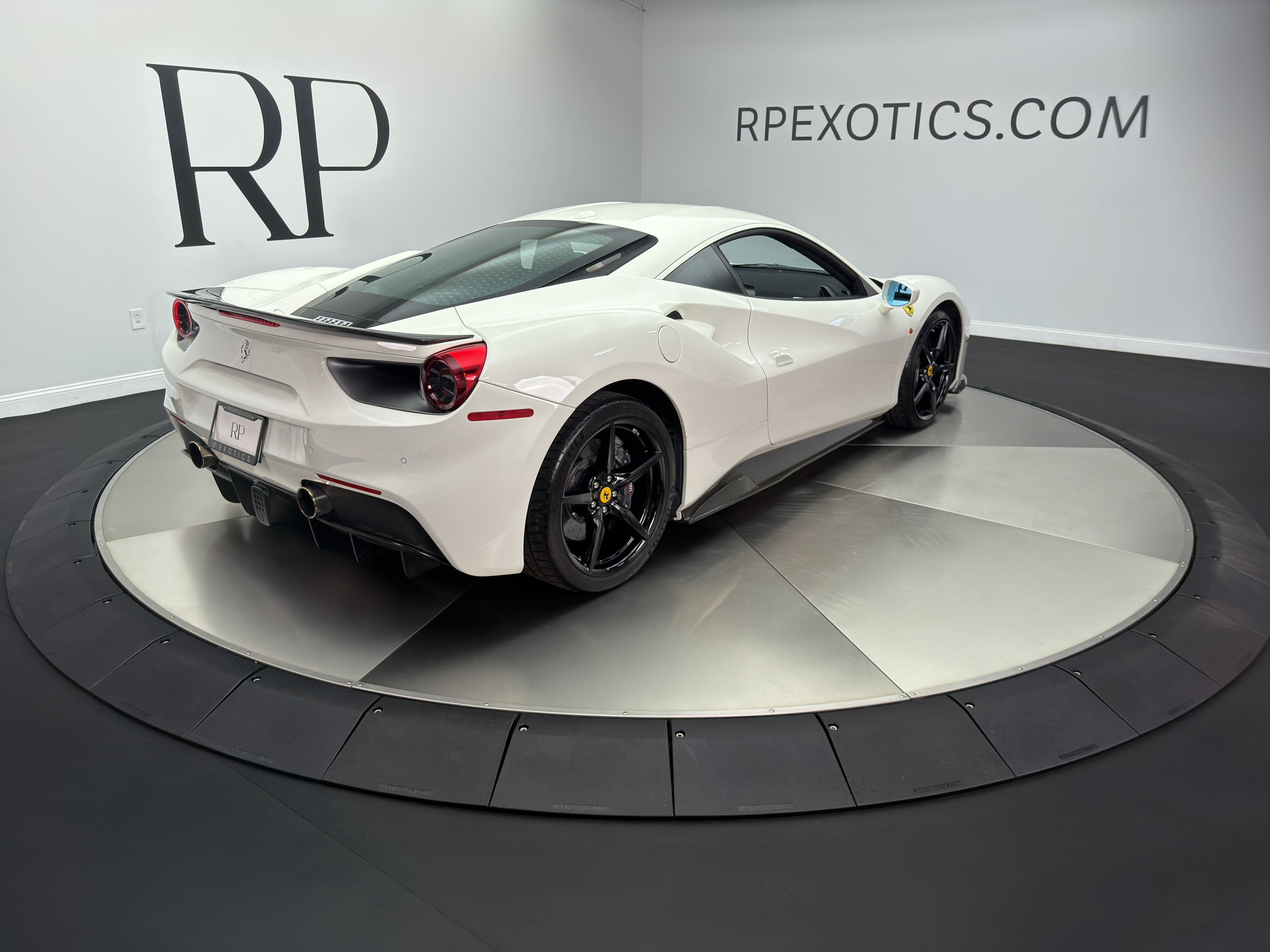 Used 2019 Ferrari 488 GTB RWD image 11