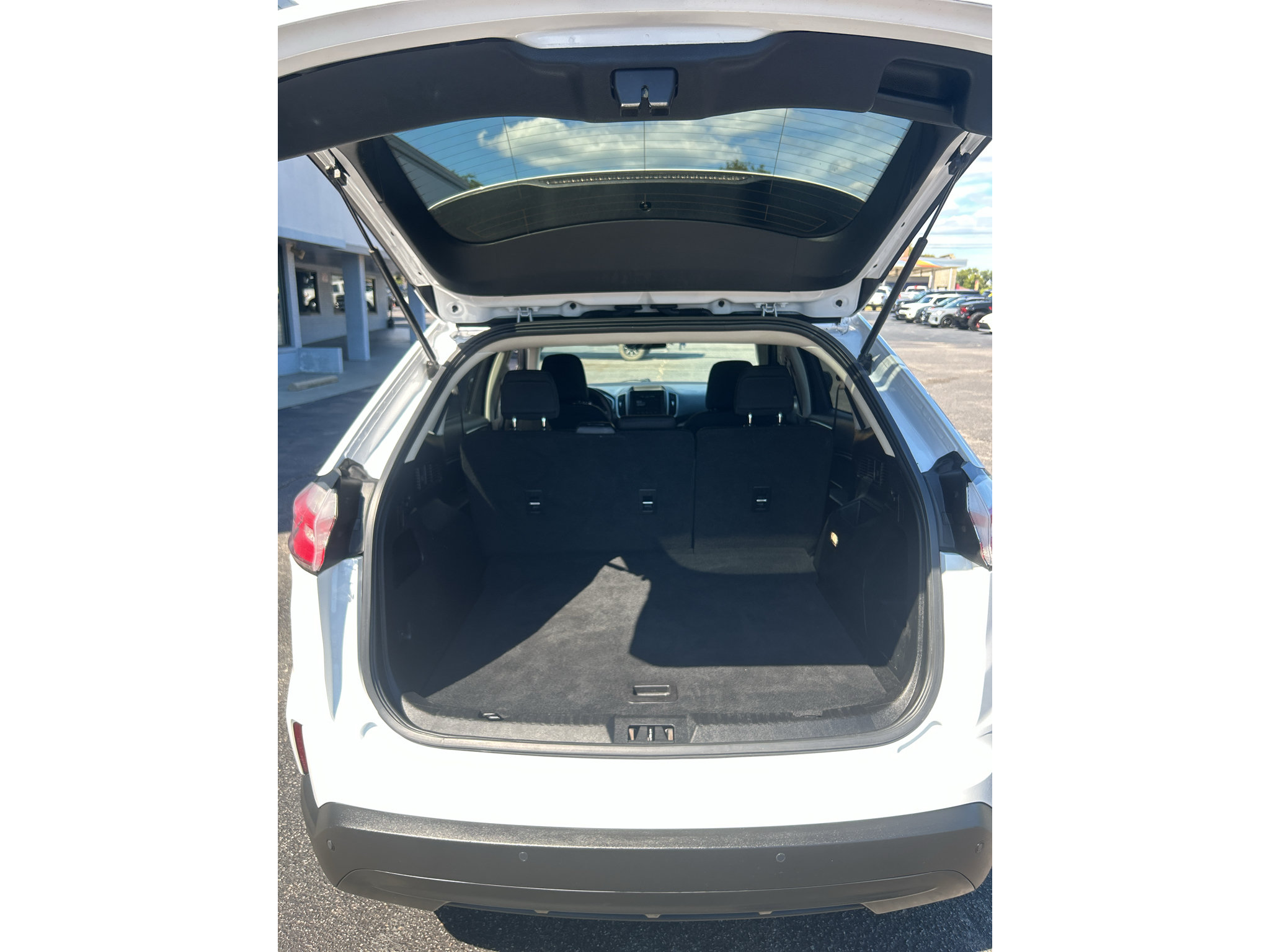 Used 2021 Ford Edge SE FWD image 8