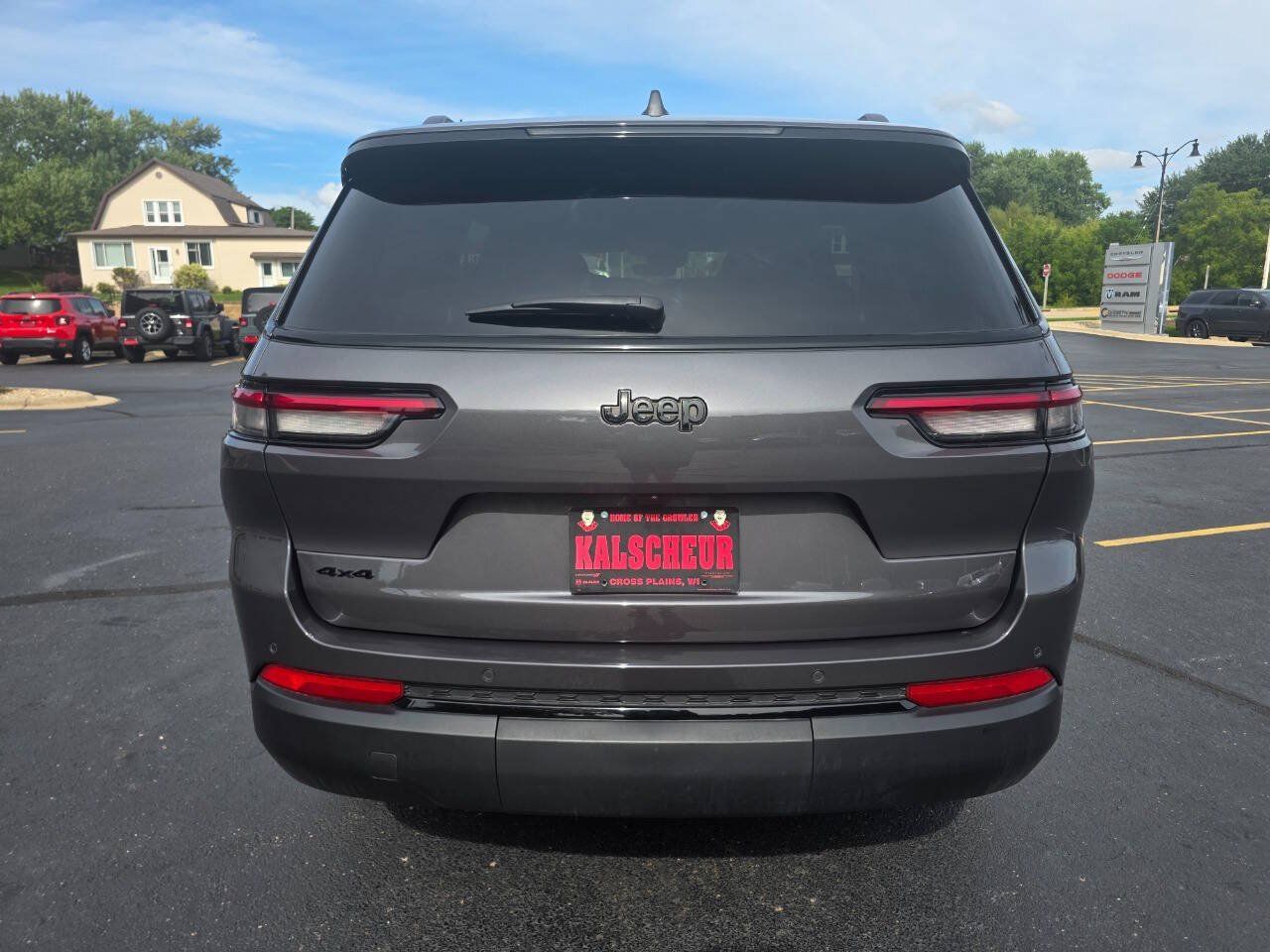 Used 2025 Jeep Grand Cherokee L Laredo AWD/4WD image 6