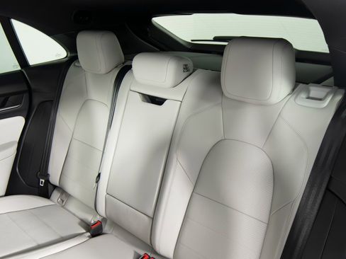 Certified 2025 Porsche Macan 4S Electric image 37