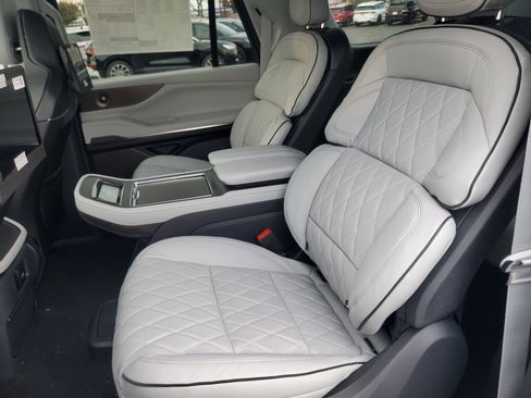 New 2025 Lincoln Navigator L Black Label image 31