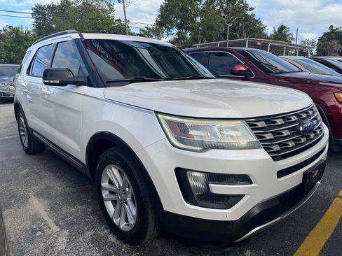 Used 2016 Ford Explorer XLT w/ Equipment Group 202A FWD image 5