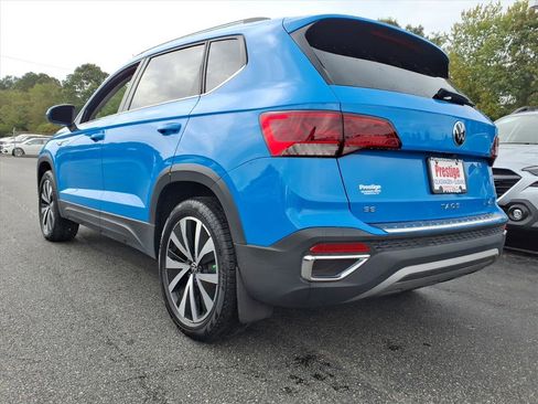 Certified 2022 Volkswagen Taos SE image 4