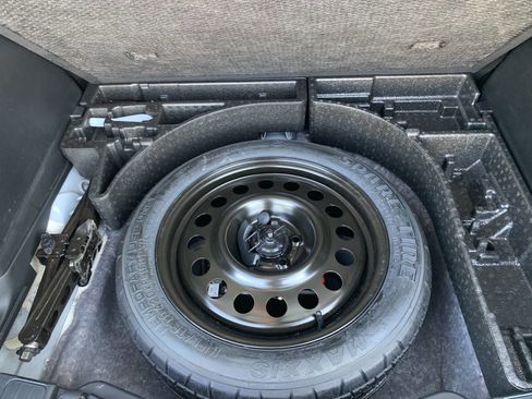 Used 2021 Ford Escape Titanium w/ Titanium Premium Package image 28