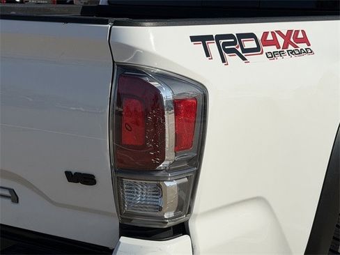 Used 2022 Toyota Tacoma TRD Off-Road image 7