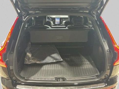Used 2022 Volvo XC60 T8 R-Design w/ Advanced Package image 9