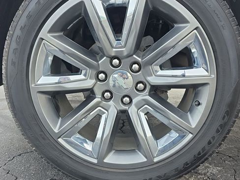 Used 2020 Chevrolet Suburban LT image 11