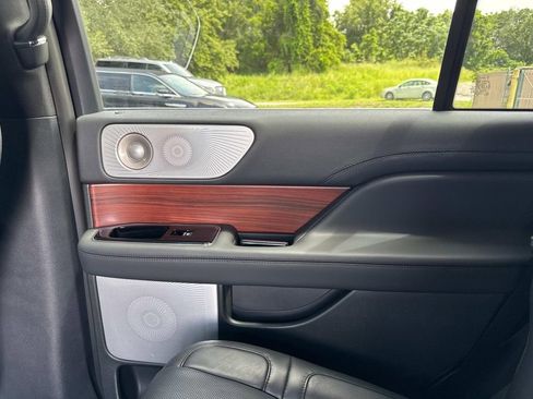 Certified 2024 Lincoln Navigator Reserve image 16