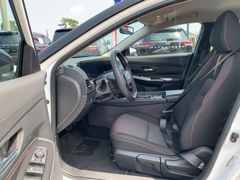 Used 2026 Nissan Sentra SR w/ Floor Mat Package FWD image 21
