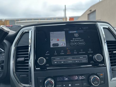 Used 2021 Nissan Titan SV w/ SV Convenience Package image 46