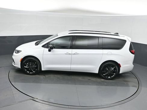 New 2026 Chrysler Pacifica Select image 34